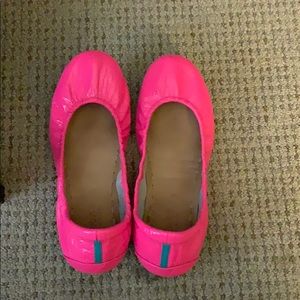 Women size 8 hot pink LE Tieks